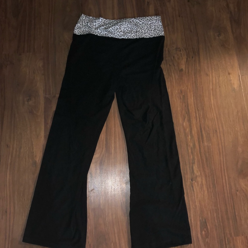 Size XL boot cup yoga pants with cheetah band